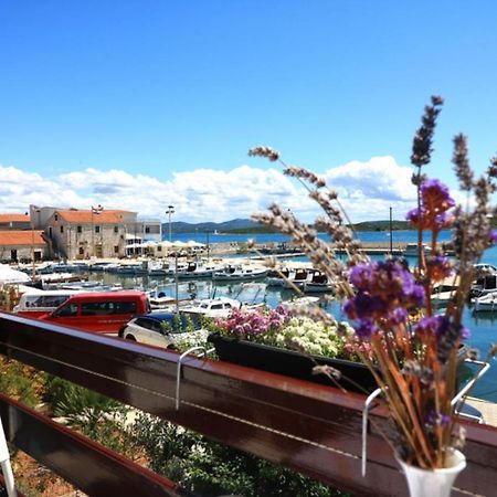 Apartmani Mikin Betina  Exteriör bild