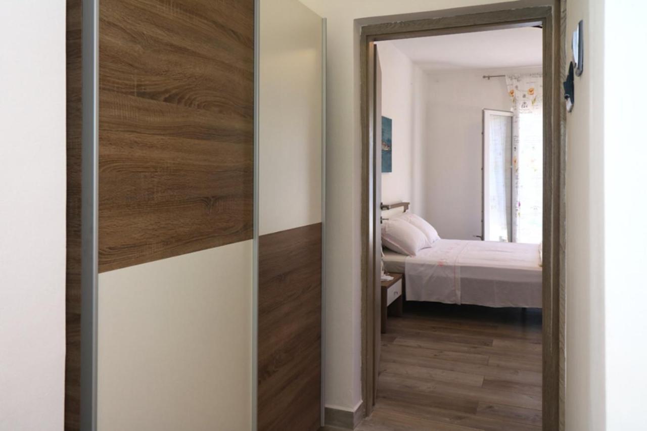 Apartmani Mikin Betina  Exteriör bild