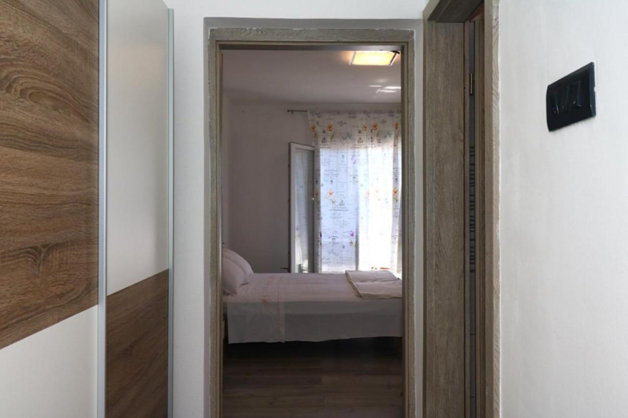 Apartmani Mikin Betina  Exteriör bild