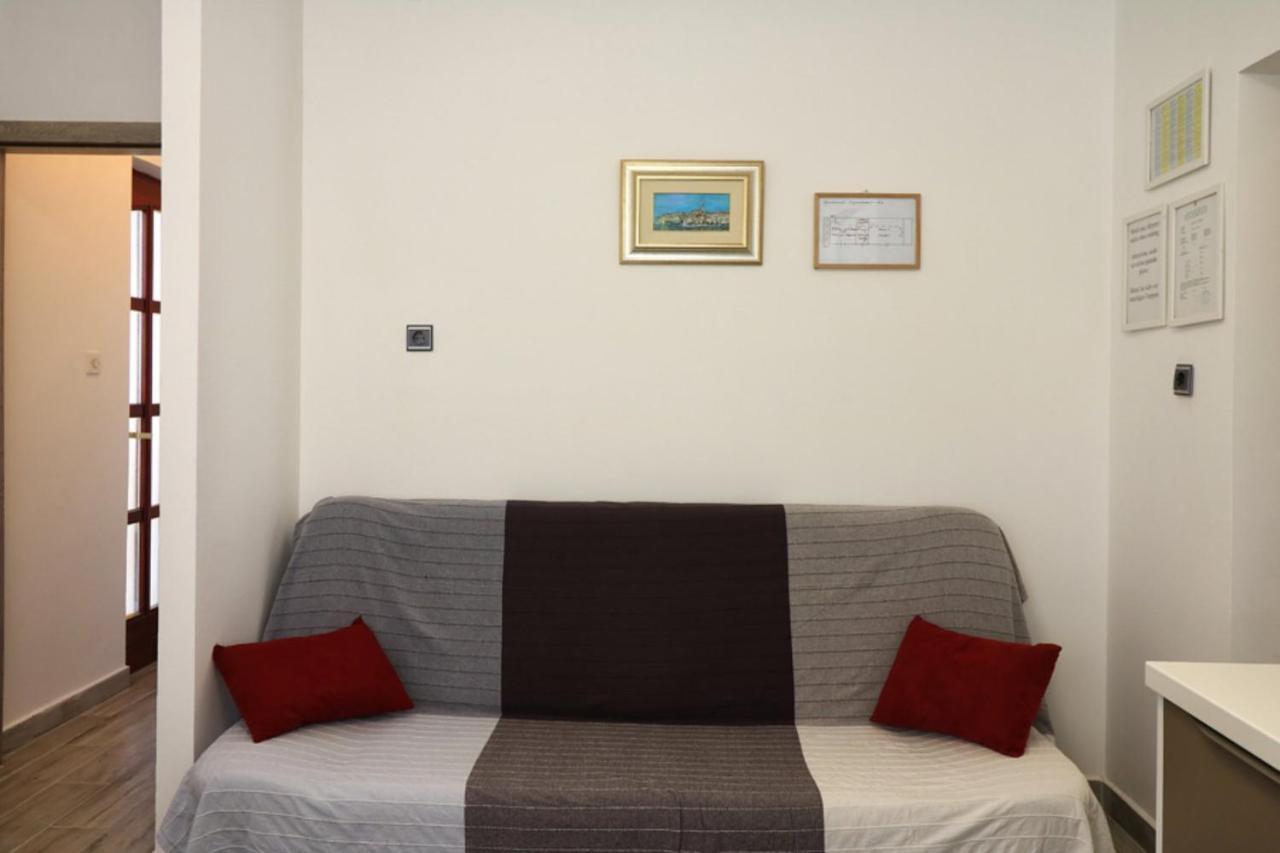 Apartmani Mikin Betina  Exteriör bild