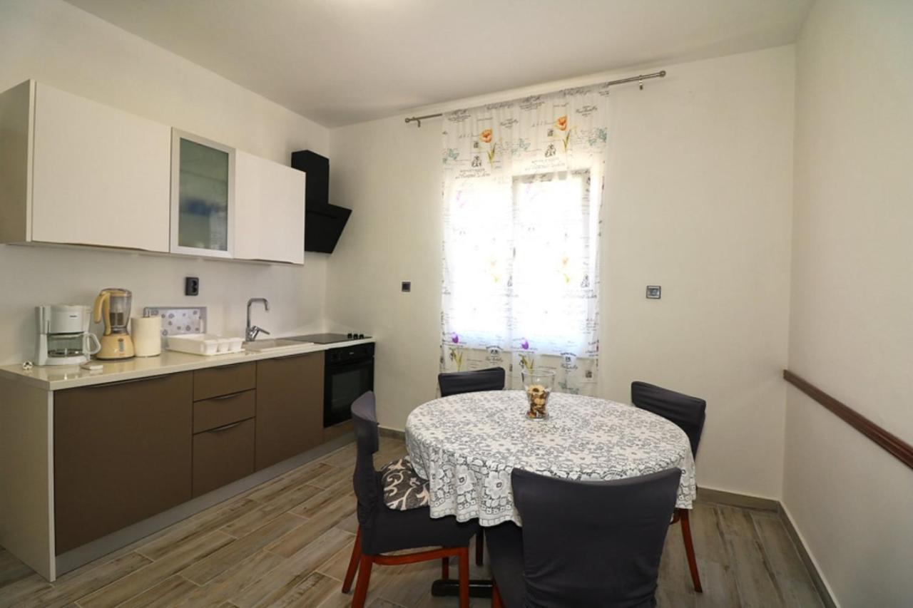 Apartmani Mikin Betina  Exteriör bild