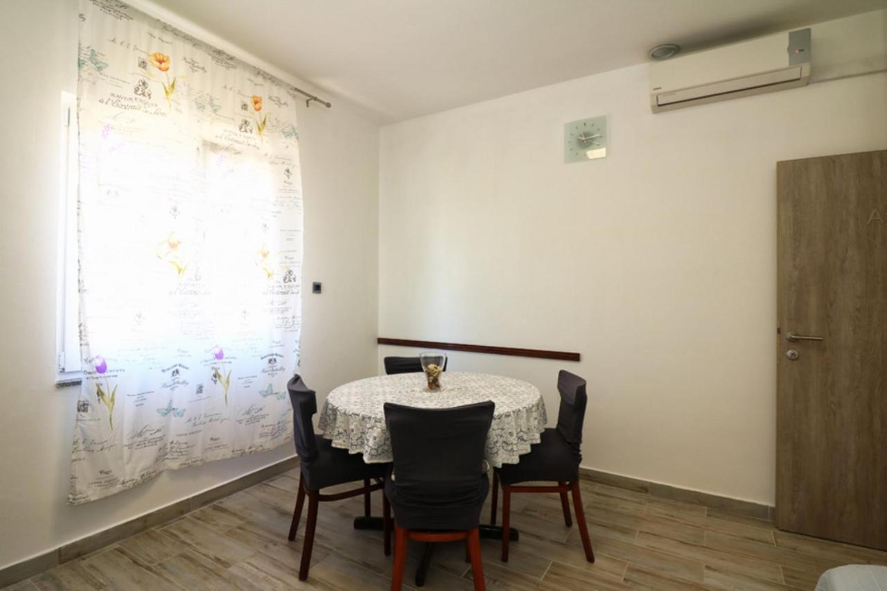 Apartmani Mikin Betina  Exteriör bild