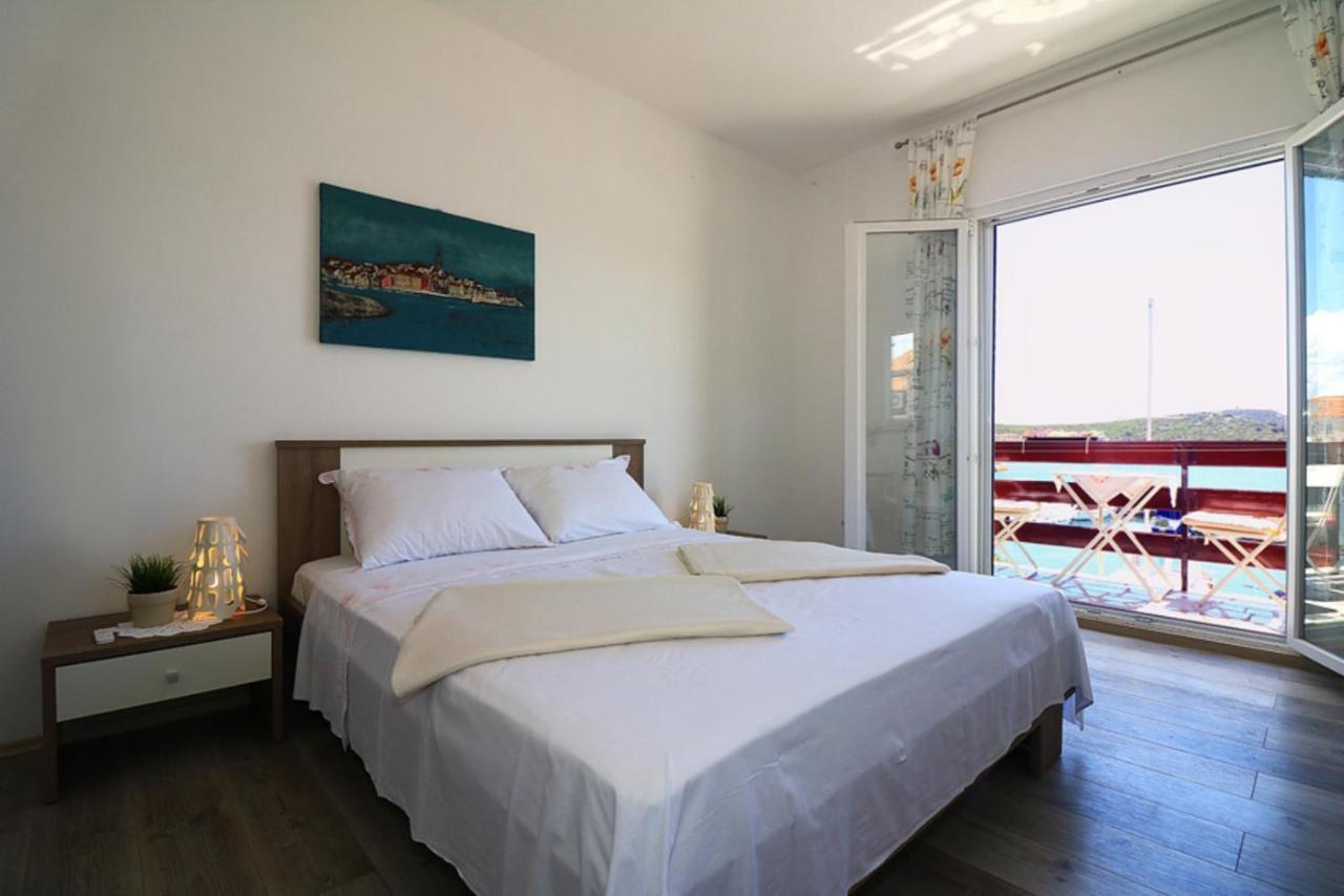 Apartmani Mikin Betina  Exteriör bild