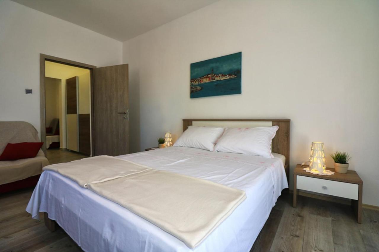 Apartmani Mikin Betina  Exteriör bild