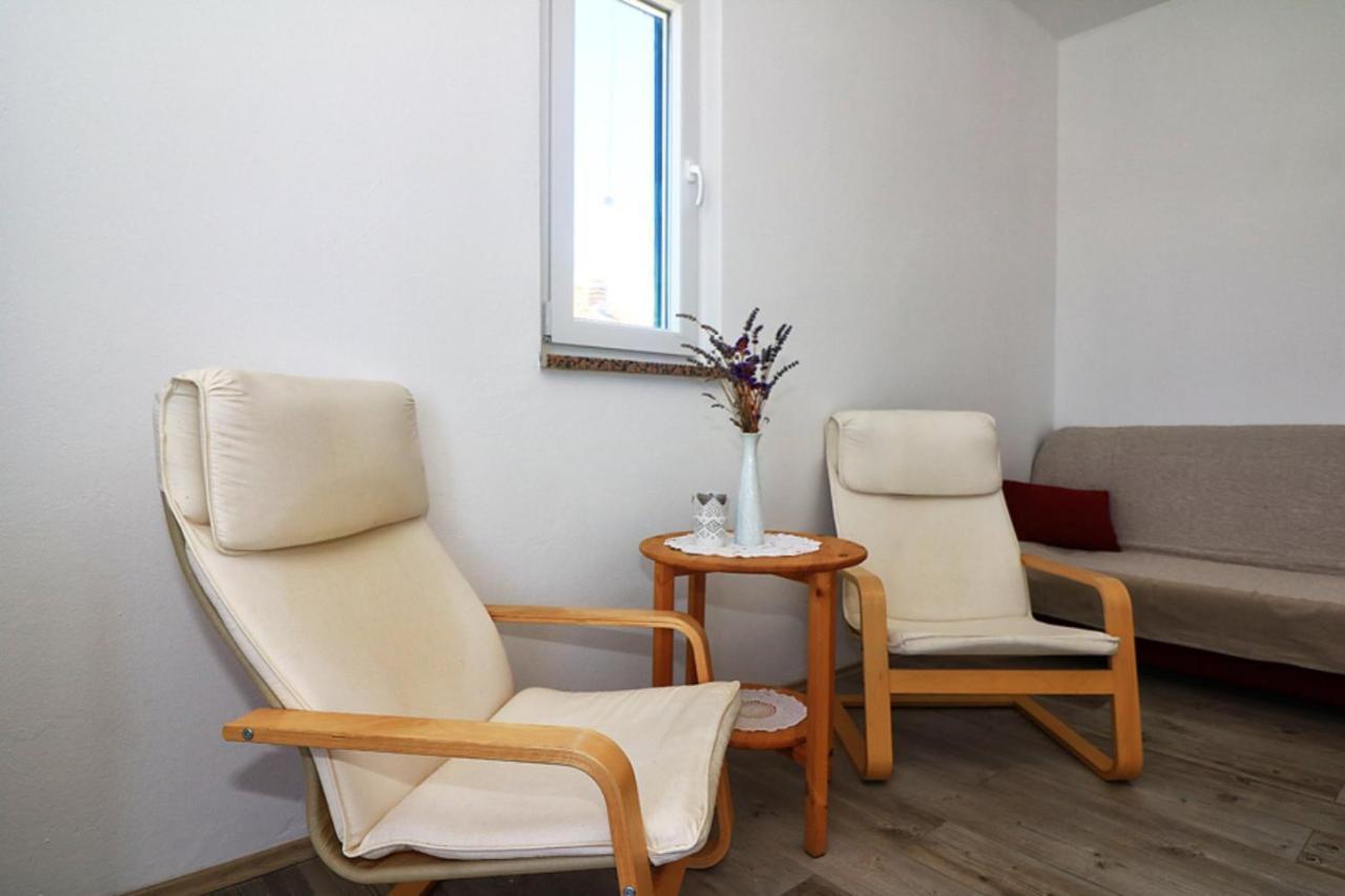 Apartmani Mikin Betina  Exteriör bild