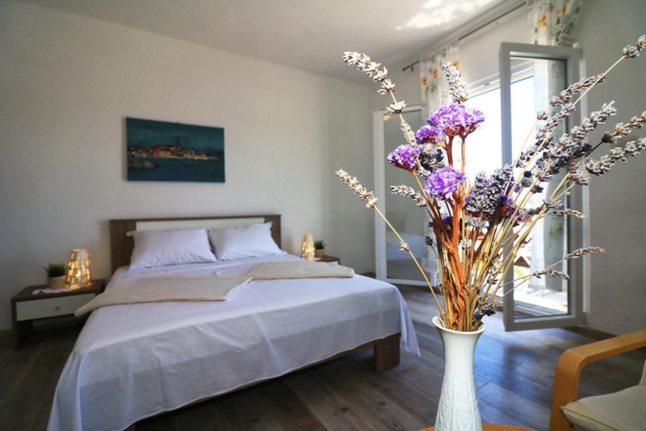 Apartmani Mikin Betina  Exteriör bild