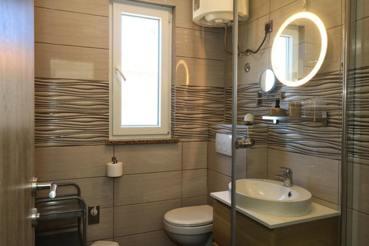 Apartmani Mikin Betina  Exteriör bild