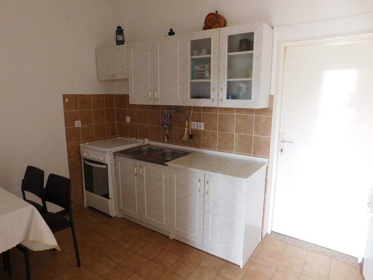 Apartmani Mikin Betina  Exteriör bild