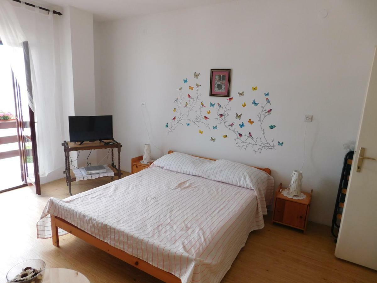 Apartmani Mikin Betina  Exteriör bild