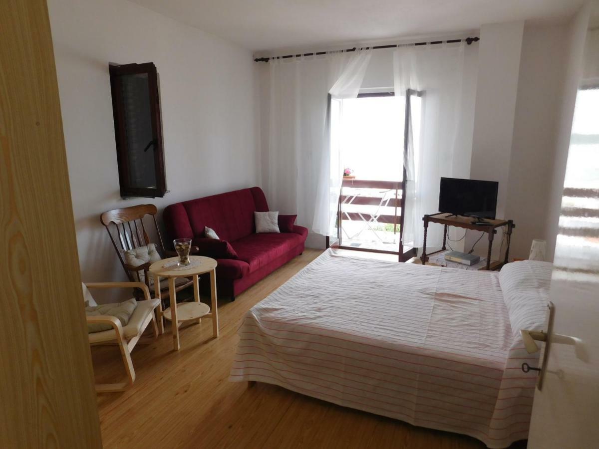 Apartmani Mikin Betina  Exteriör bild