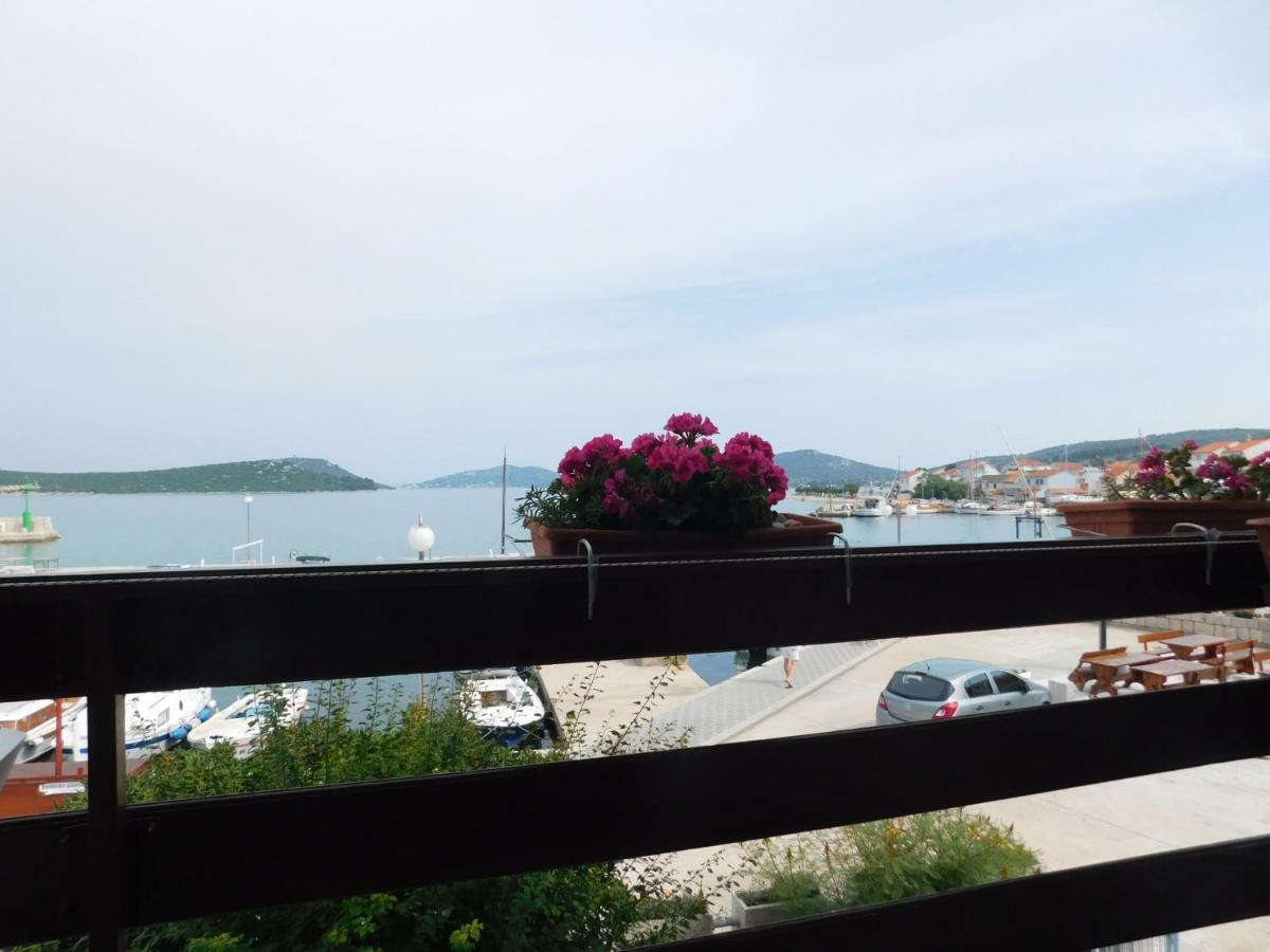 Apartmani Mikin Betina  Exteriör bild