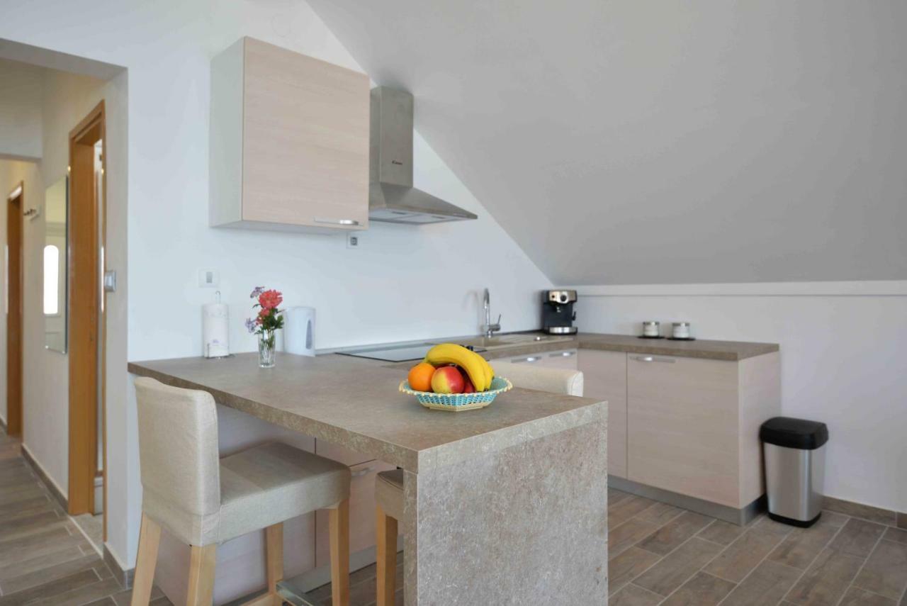 Apartmani Mikin Betina  Exteriör bild