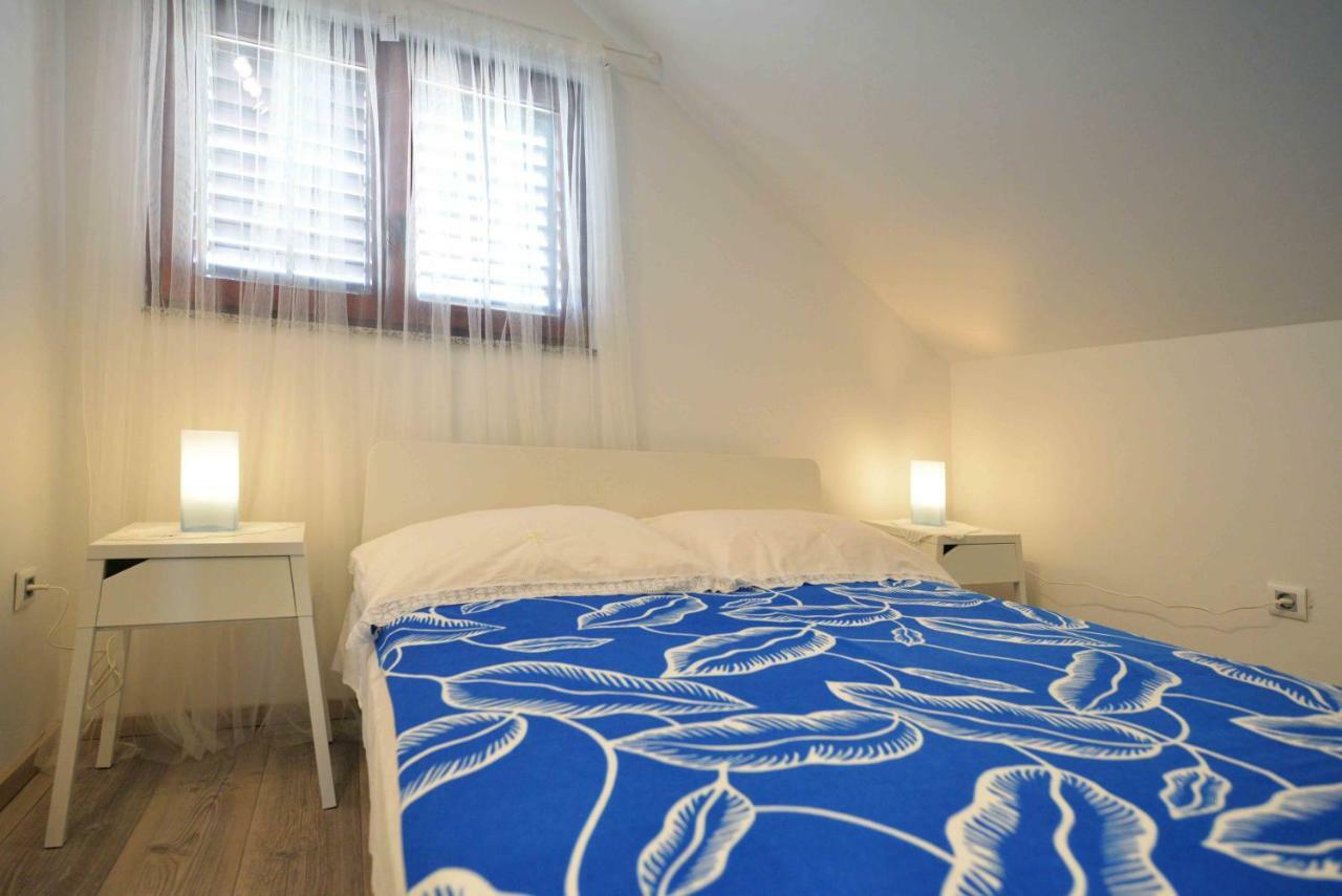 Apartmani Mikin Betina  Exteriör bild