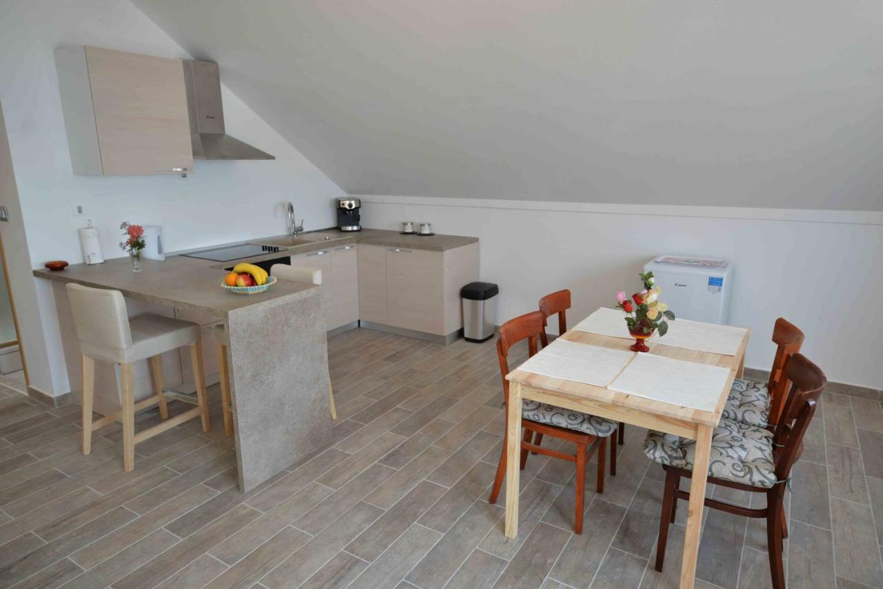 Apartmani Mikin Betina  Exteriör bild