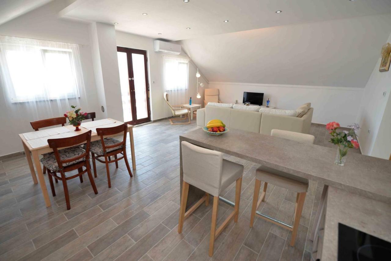 Apartmani Mikin Betina  Exteriör bild
