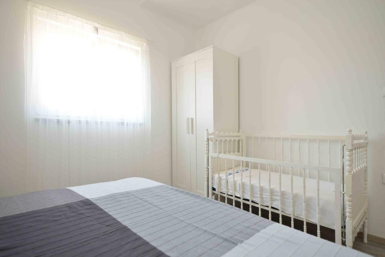 Apartmani Mikin Betina  Exteriör bild