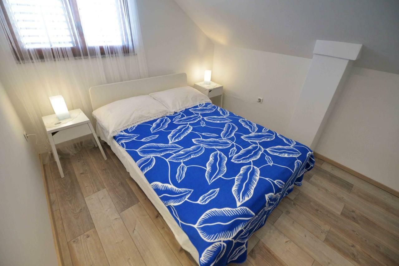 Apartmani Mikin Betina  Exteriör bild