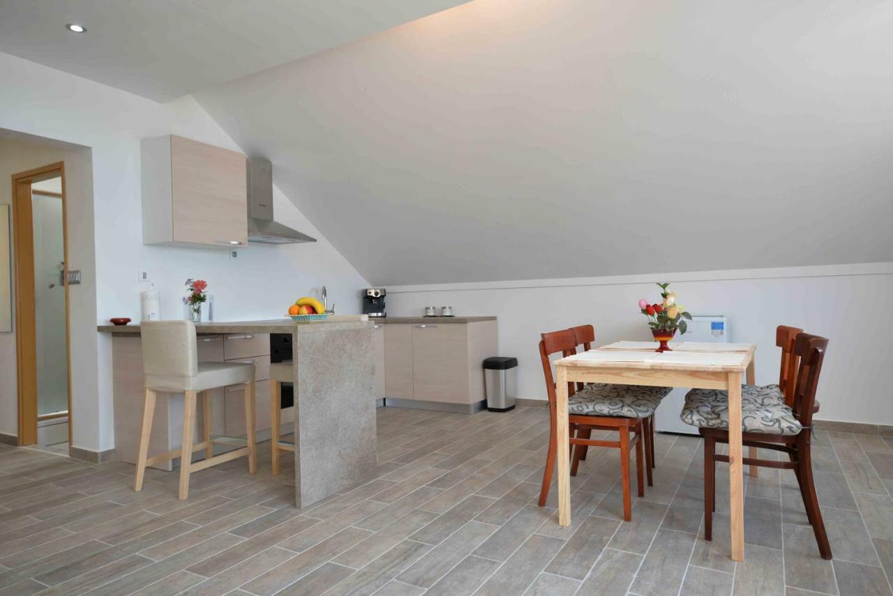 Apartmani Mikin Betina  Exteriör bild