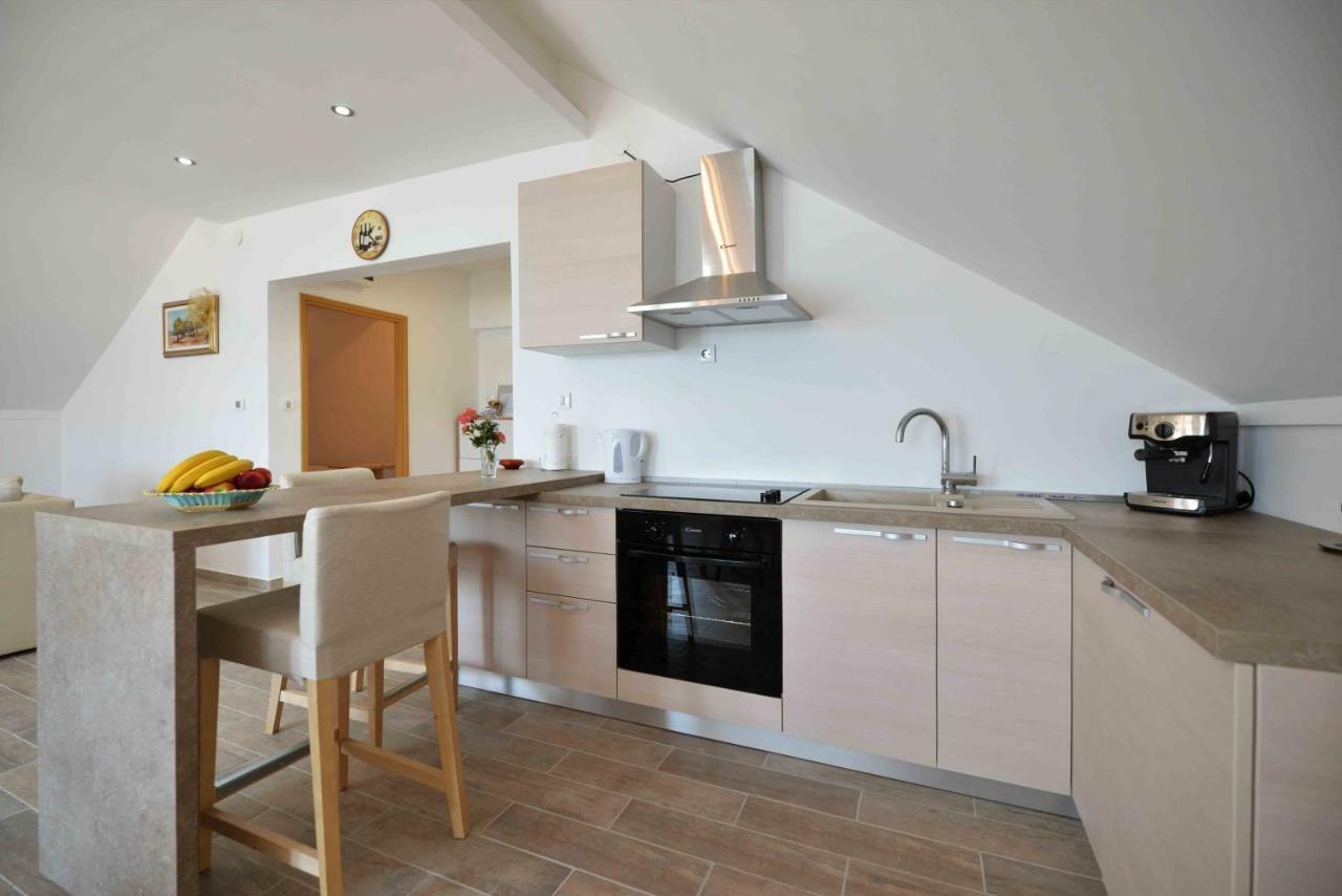Apartmani Mikin Betina  Exteriör bild