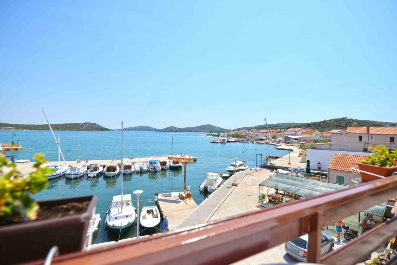 Apartmani Mikin Betina  Exteriör bild