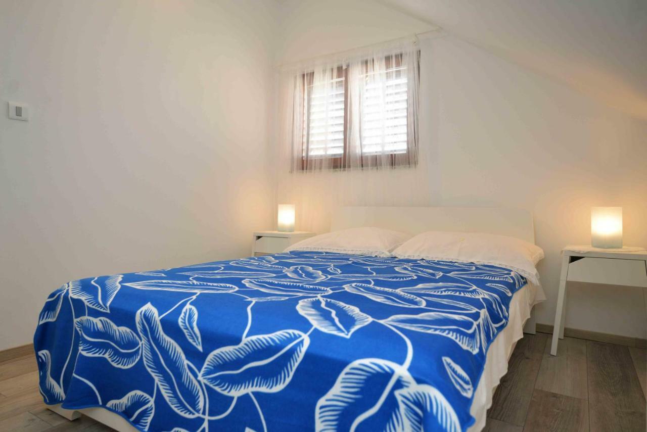 Apartmani Mikin Betina  Exteriör bild