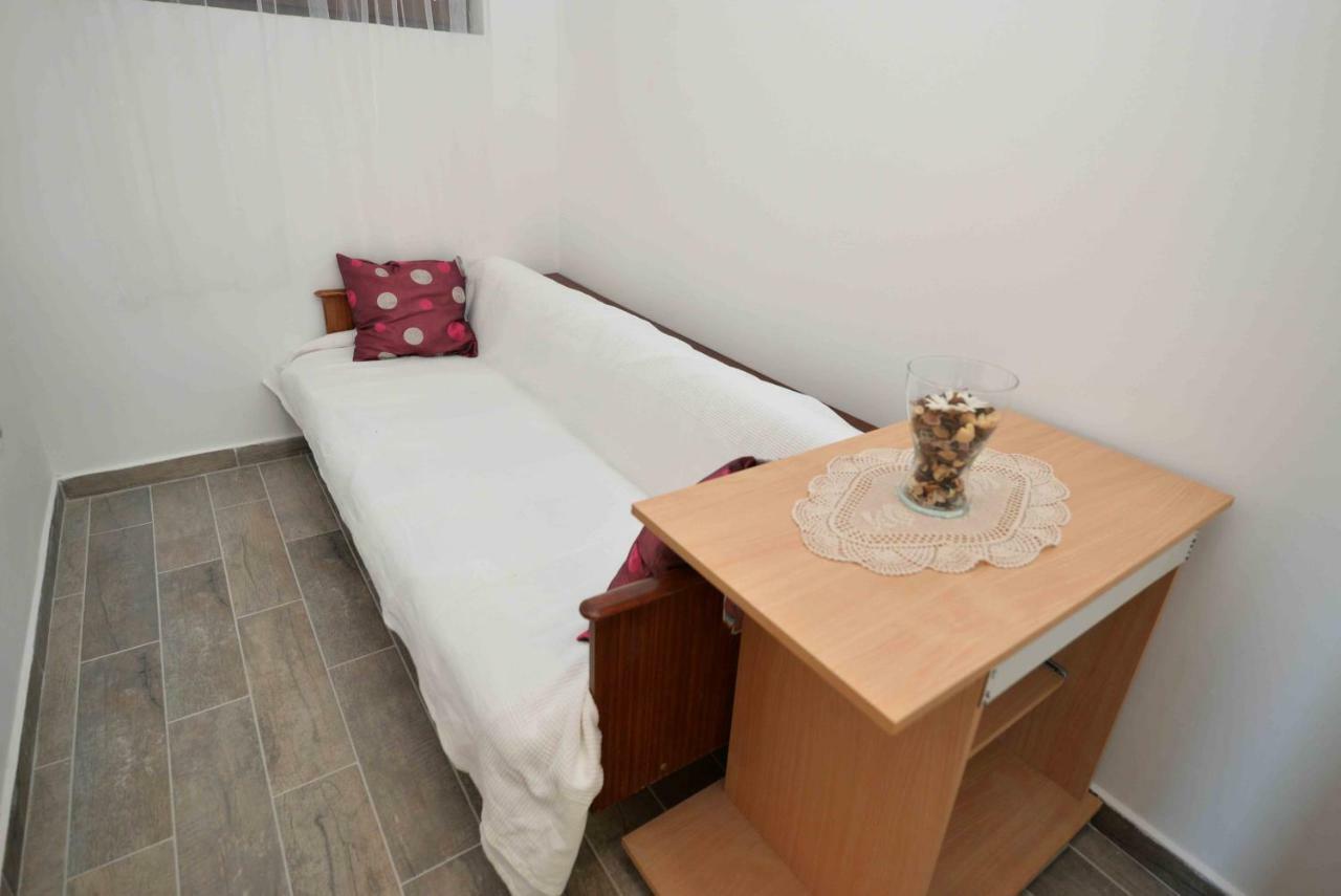 Apartmani Mikin Betina  Exteriör bild