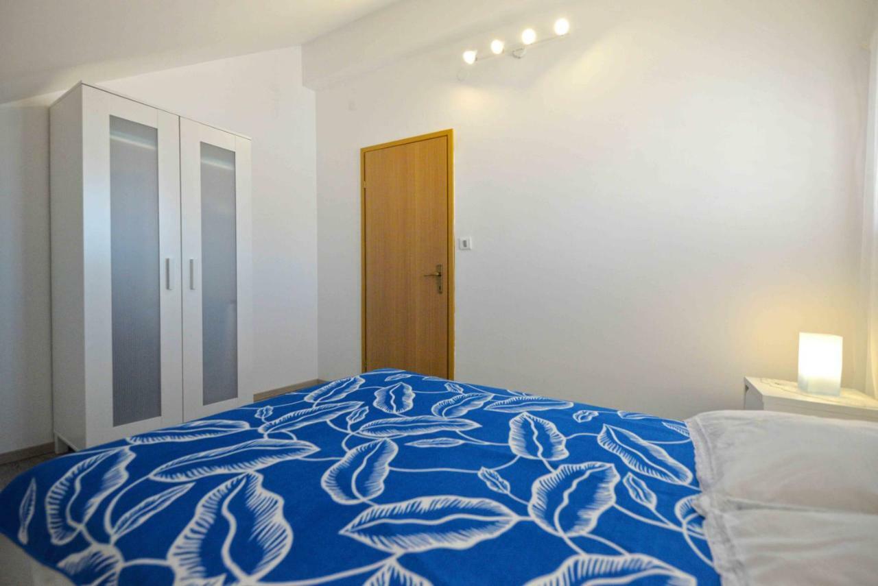 Apartmani Mikin Betina  Exteriör bild