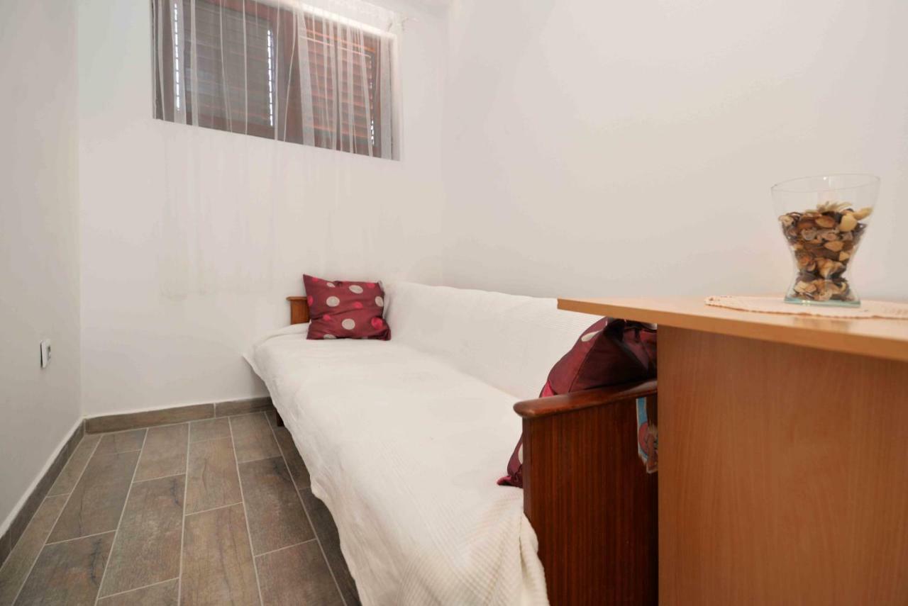 Apartmani Mikin Betina  Exteriör bild