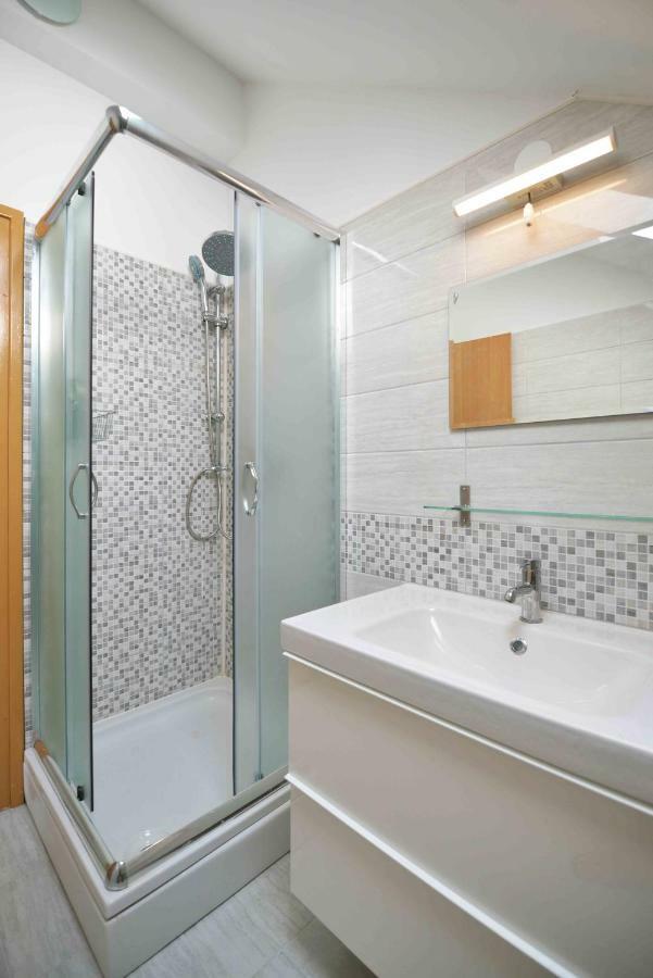 Apartmani Mikin Betina  Exteriör bild